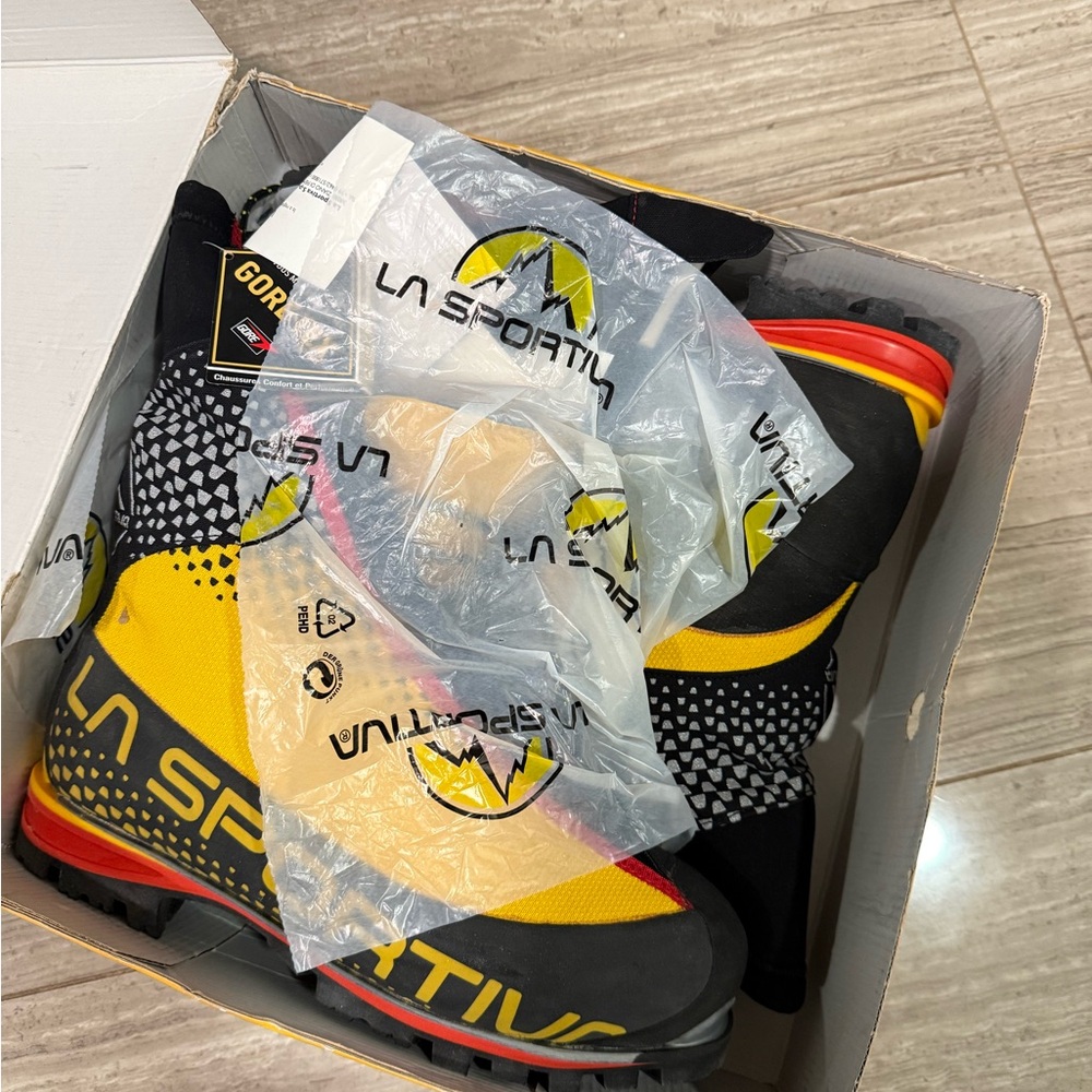 La Sportiva Batura 2.0 GTX men’s size 10 NEW